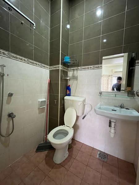 Rumah Teres 1-Tingkat untuk Disewa di Bandar Putra Kulai (Kulai) - Austing Ng - Bathroom - PropertyGuru.com.my