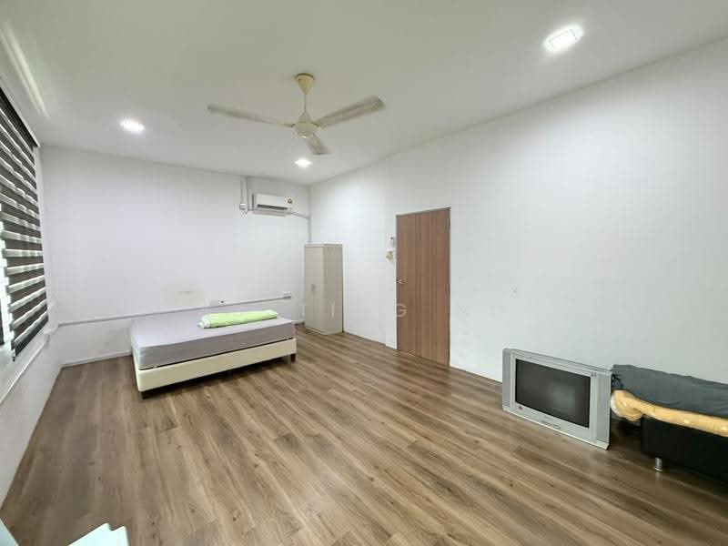 Rumah Banglo untuk Disewa di Kelapa Sawit (Kulai) - Austing Ng - Bedroom - PropertyGuru.com.my