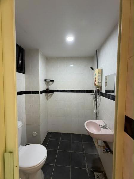 Condominium for Rent at Vista Condominium - Jason Ooi - Bathroom - PropertyGuru.com.my