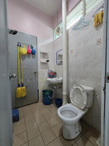 2-storey Terraced House for Sale in Taman Kenari (Sungai Ara) - Welwits Sim - Bathroom - PropertyGuru.com.my