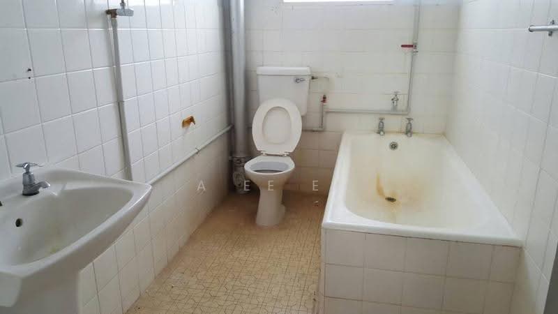 Semi-Detached House for Rent in Taman Chee Seng (Tanjung Bungah) - A Ee Ee - Bathroom - PropertyGuru.com.my