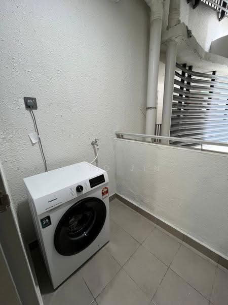Kediaman Servis untuk Disewa di The Era @ Duta North - Yong Jin - Balcony - PropertyGuru.com.my