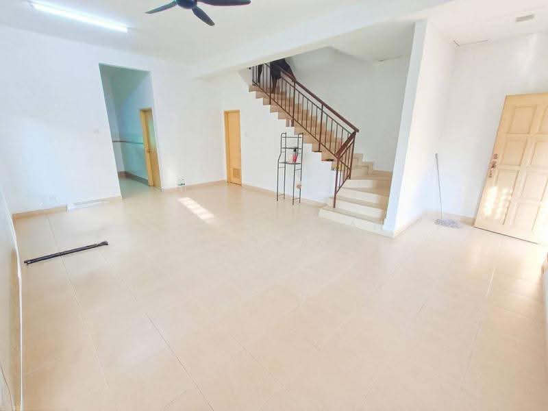 Rumah Teres untuk Disewa di Bandar Puteri Klang (Klang) - Yogesvaran Poovan - Living Room - PropertyGuru.com.my