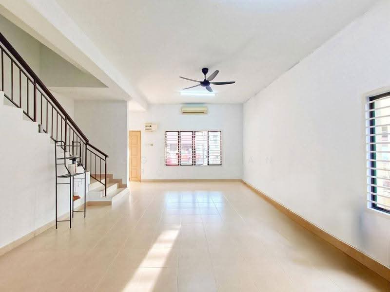 Rumah Teres untuk Disewa di Bandar Puteri Klang (Klang) - Yogesvaran Poovan - Living Room - PropertyGuru.com.my