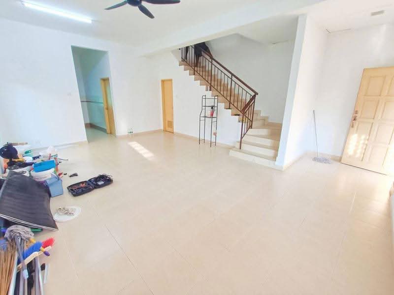 Rumah Teres untuk Disewa di Bandar Puteri Klang (Klang) - Yogesvaran Poovan - Living Room - PropertyGuru.com.my
