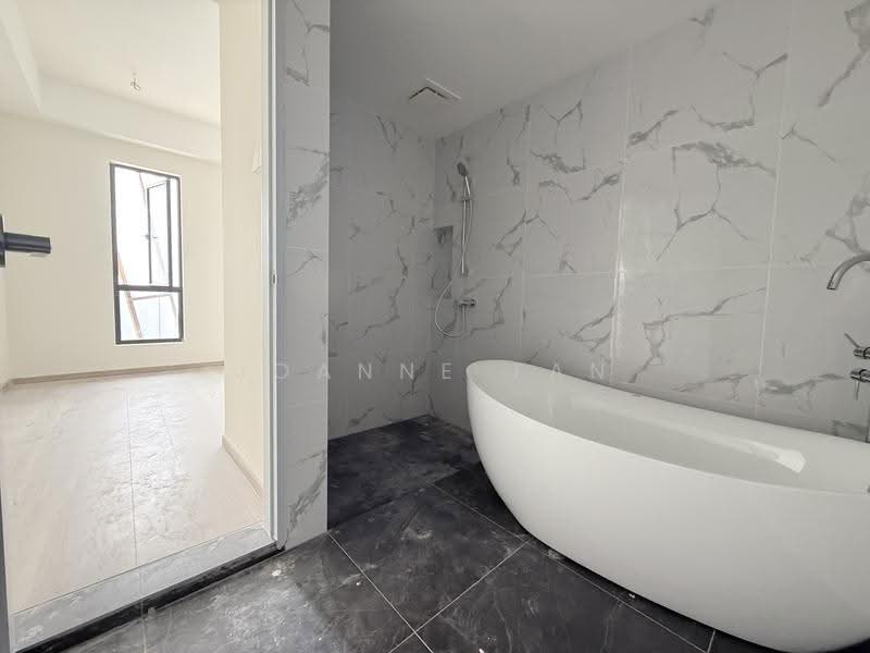 Kediaman Servis untuk Dijual di Arte Solaris @ Mont Kiara - Joanne Tan - Bathroom - PropertyGuru.com.my