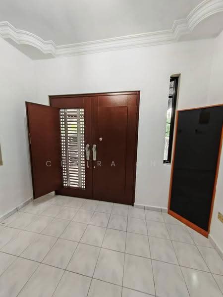 Rumah Teres 1-Tingkat untuk Disewa di Taman Daya (Johor Bahru) - Claira Ong - Entrance - PropertyGuru.com.my