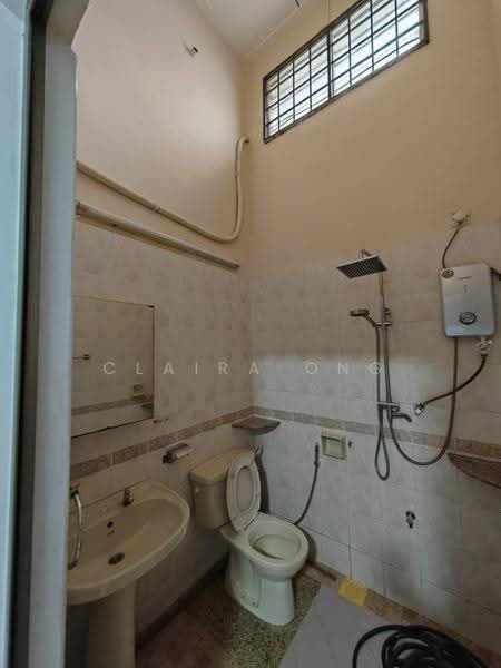 Rumah Teres 1-Tingkat untuk Disewa di Taman Daya (Johor Bahru) - Claira Ong - Bathroom - PropertyGuru.com.my