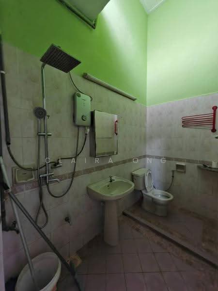 Rumah Teres 1-Tingkat untuk Disewa di Taman Daya (Johor Bahru) - Claira Ong - Bathroom - PropertyGuru.com.my