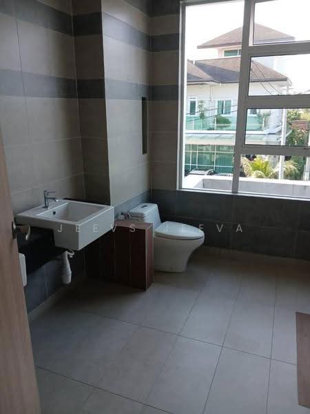 Rumah Berkembar untuk Dijual di Rasah (Negeri Sembilan) - Jeevs Jeeva - Bathroom - PropertyGuru.com.my