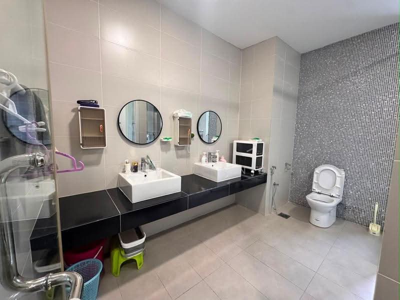 Semi-Detached House for Rent in Bandar Botanic (Klang) - Pepsi Ang - Bathroom - PropertyGuru.com.my