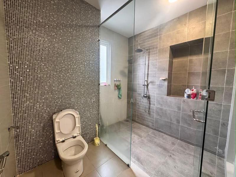 Semi-Detached House for Rent in Bandar Botanic (Klang) - Pepsi Ang - Bathroom - PropertyGuru.com.my