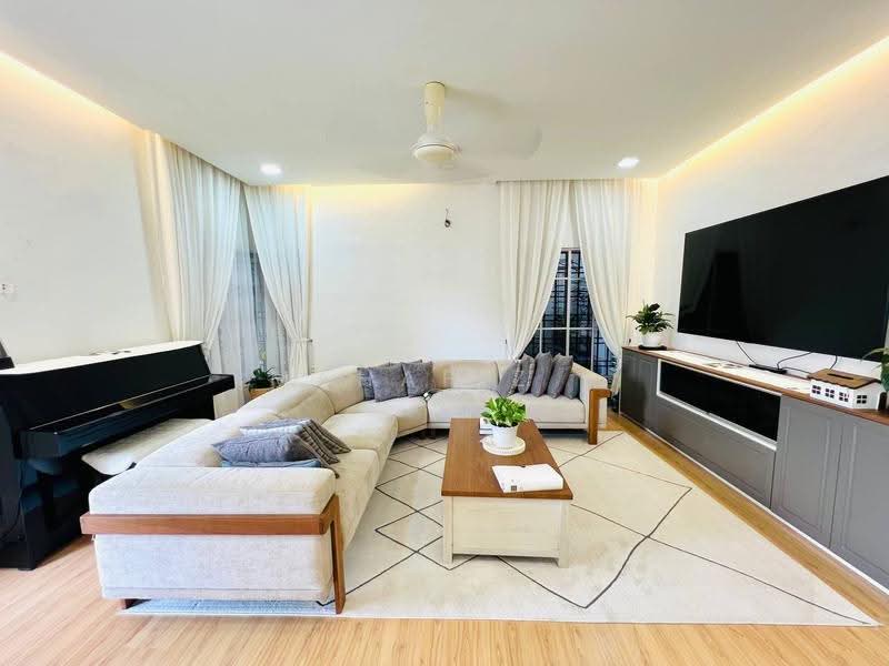 Rumah Berkembar untuk Dijual di Bukit Mahkota (Bangi) - Mahafiz . - Living Room - PropertyGuru.com.my