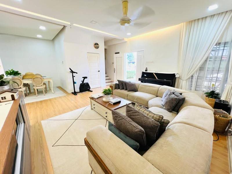 Rumah Berkembar untuk Dijual di Bukit Mahkota (Bangi) - Mahafiz . - Living Room - PropertyGuru.com.my
