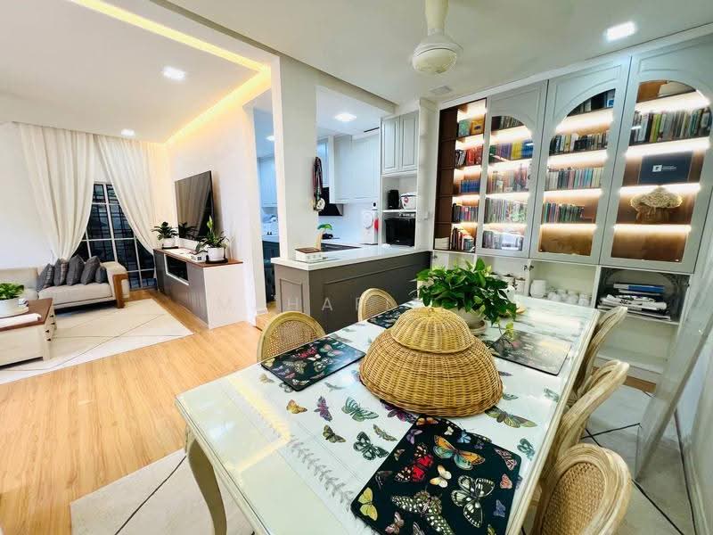 Rumah Berkembar untuk Dijual di Bukit Mahkota (Bangi) - Mahafiz . - Living Room - PropertyGuru.com.my