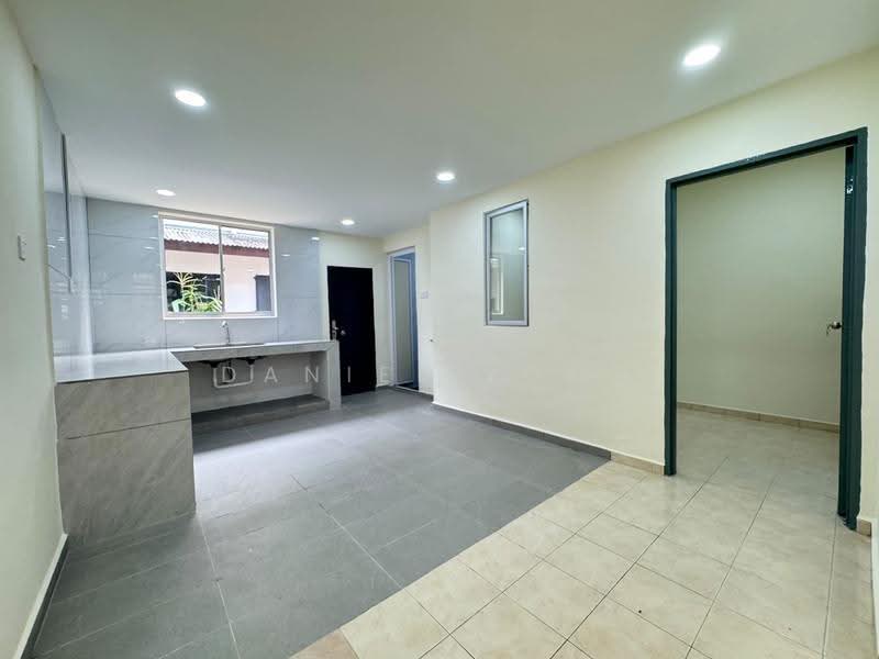 2-storey Terraced House for Sale in Taman Nusantara (Iskandar Puteri (Nusajaya)) - Daniel Yong - Kitchen - PropertyGuru.com.my