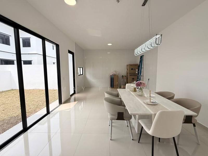 Cluster House for Rent in Taman Ekoflora (Johor Bahru) - May Phing - Dining Room - PropertyGuru.com.my