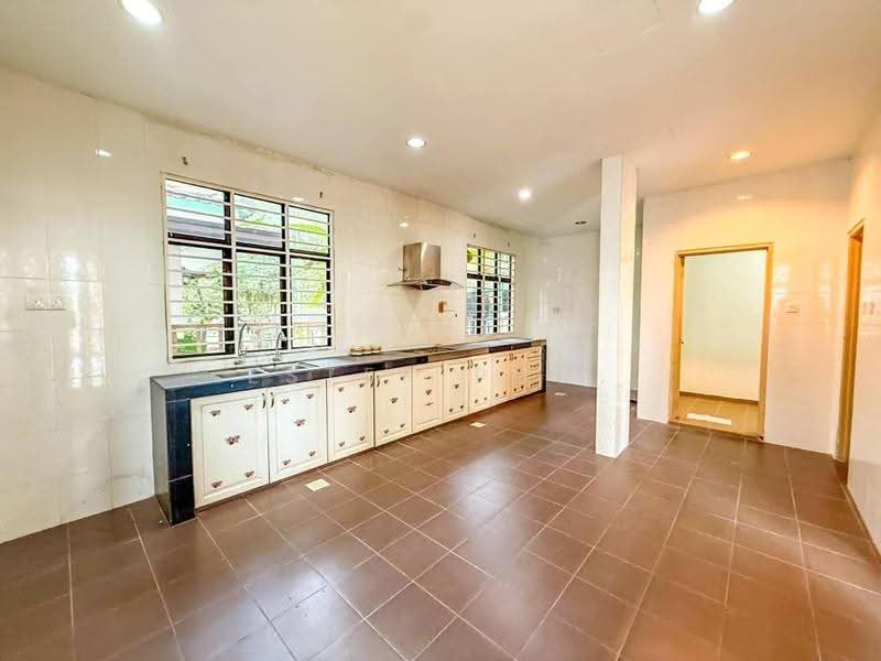 Rumah Berkembar untuk Dijual di Bandar Baru Nilai (Nilai) - Ester Poh. - Kitchen - PropertyGuru.com.my