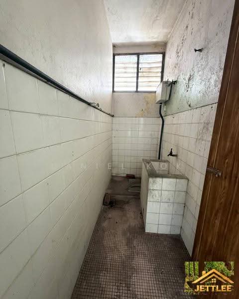 Rumah Teres 1-Tingkat untuk Dijual di Seksyen 2 (Shah Alam) - Daniel Kok - Bathroom - PropertyGuru.com.my