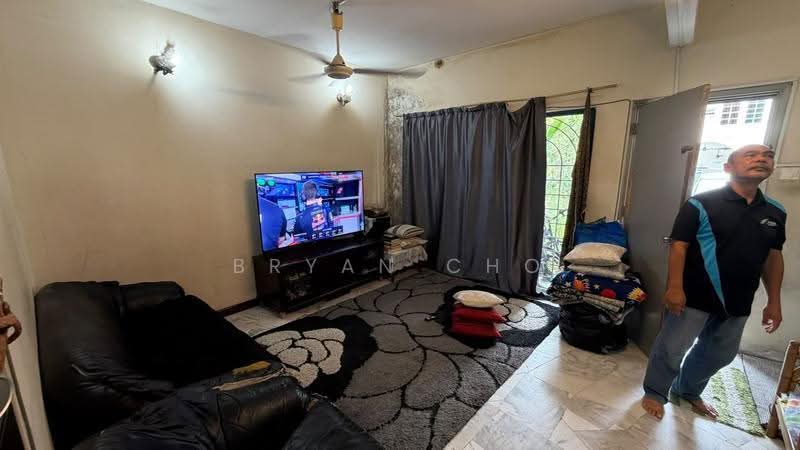 Rumah Teres 2-Tingkat untuk Dijual di Usj 6 (Subang Jaya) - Bryan Cho - Living Room - PropertyGuru.com.my