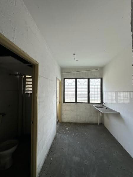 Apartment for Sale at Apartment Seri Bakawali - Jing Xiong Lim - Bathroom - PropertyGuru.com.my