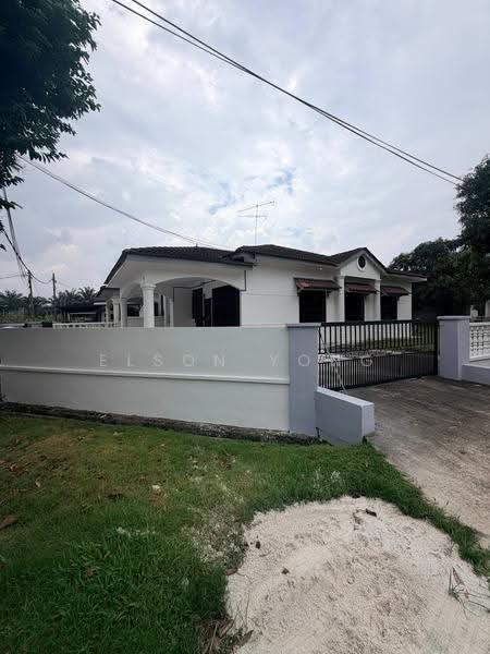 Semi-Detached House for Sale in Taman Rekamas 3 (Simpang Renggam) - Elson Yong - PropertyGuru.com.my