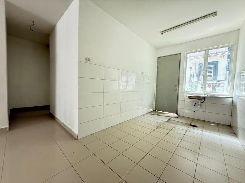 3-storey Terraced House for Sale in Rawang (Selangor) - Steven Lee - Kitchen - PropertyGuru.com.my
