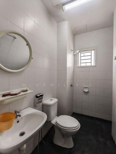 Condominium for Sale at Embun Residence - M Jamil Ali - Bathroom - PropertyGuru.com.my