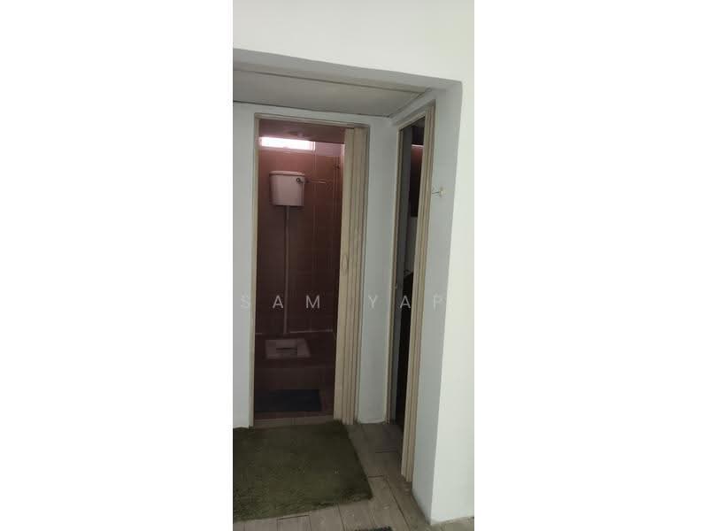 Pejabat untuk Disewa di Taman Bukit Serdang (Seri Kembangan) - Sam Yap - Bathroom - PropertyGuru.com.my