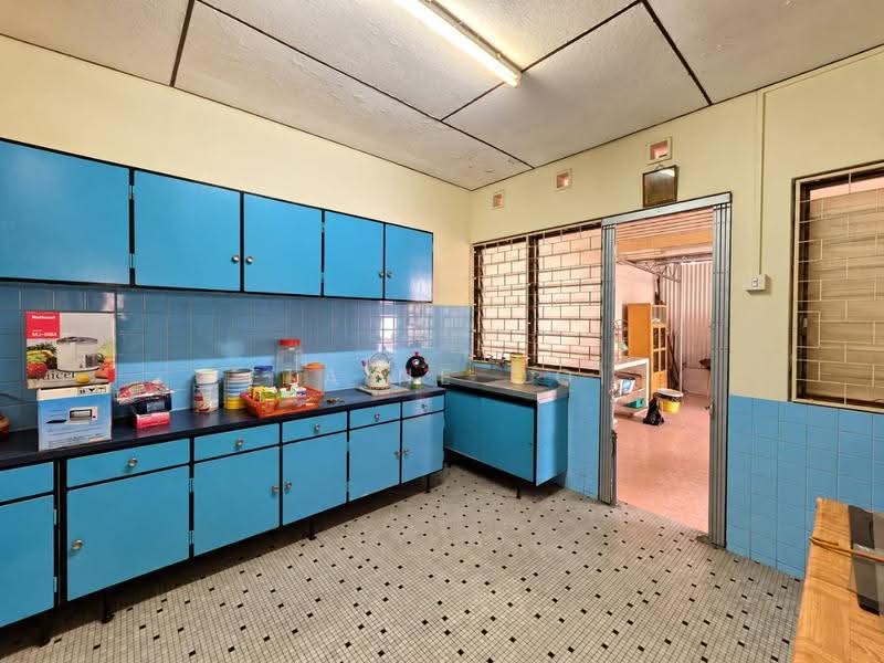 Semi-Detached House for Rent in Taman Guan Joo Seng (Jelutong) - Elaine Ooi - Kitchen - PropertyGuru.com.my