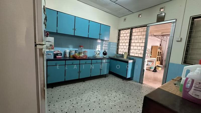 Semi-Detached House for Rent in Taman Guan Joo Seng (Jelutong) - Elaine Ooi - Kitchen - PropertyGuru.com.my