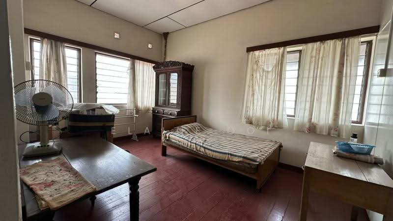 Semi-Detached House for Rent in Taman Guan Joo Seng (Jelutong) - Elaine Ooi - Bedroom - PropertyGuru.com.my