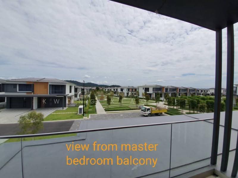 Rumah Berkembar untuk Dijual di Setia Alam (Selangor) - Kwong Xiao Wei - Balcony - PropertyGuru.com.my