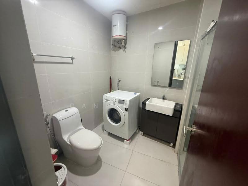 Condominium for Rent at Bay Point @ Country Garden Danga Bay - Daniel Tey - Bathroom - PropertyGuru.com.my