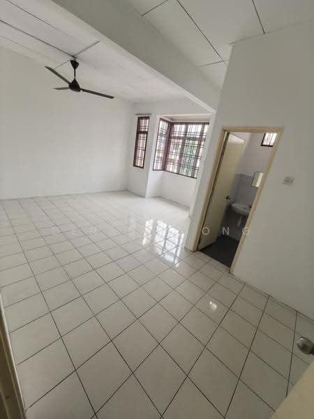 2-storey Terraced House for Sale in Ukay Bistari (Ulu Kelang) - Denson Yong - Living Room - PropertyGuru.com.my