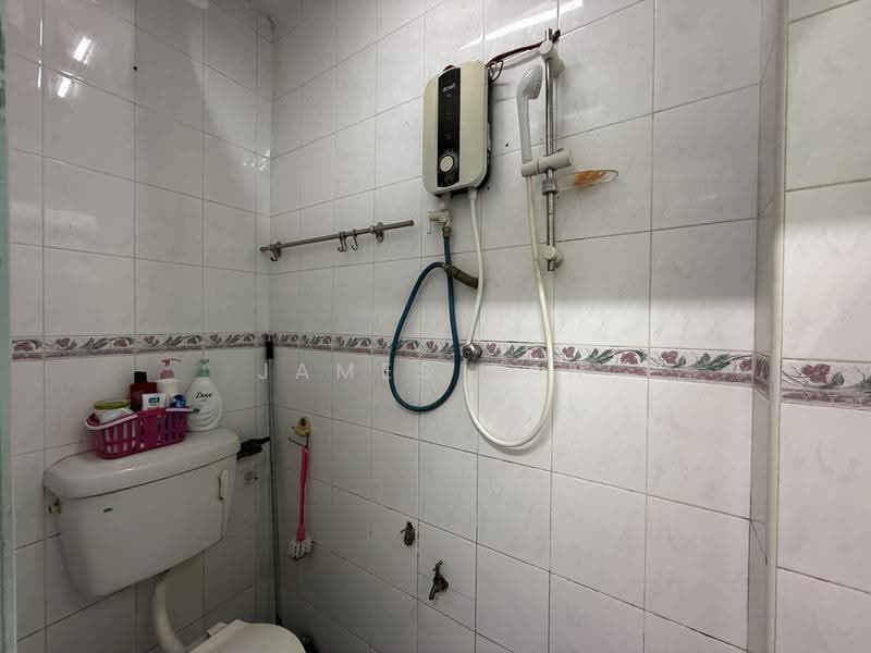 Apartment for Sale at Teratai Mewah Apartment Block 4 & 6 - James Tan - Bathroom - PropertyGuru.com.my