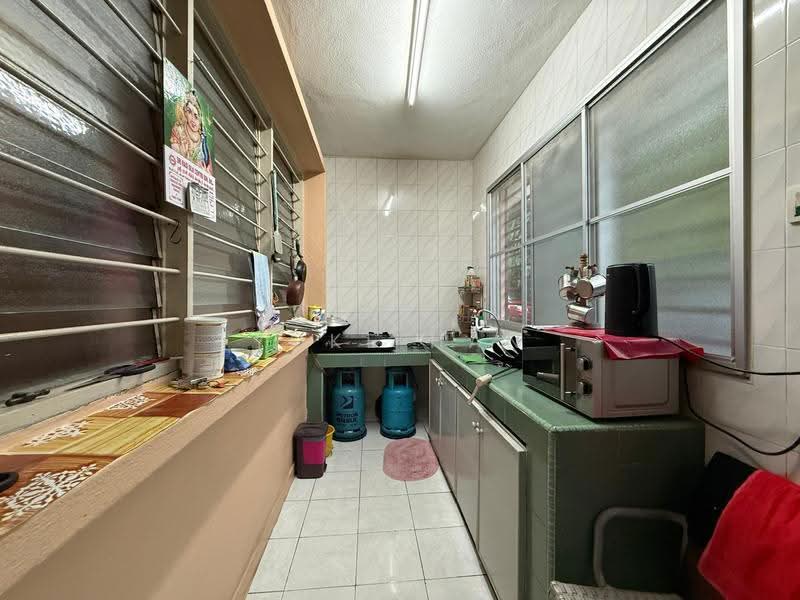 1-storey Terraced House for Sale in Kuchai Lama (Kuala Lumpur) - Yoke Han - Kitchen - PropertyGuru.com.my