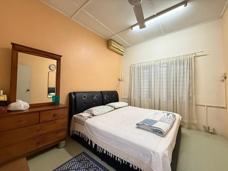 1-storey Terraced House for Sale in Kuchai Lama (Kuala Lumpur) - Yoke Han - Bedroom - PropertyGuru.com.my