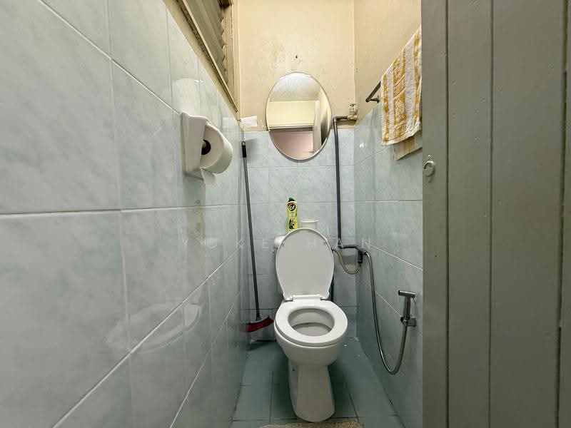 1-storey Terraced House for Sale in Kuchai Lama (Kuala Lumpur) - Yoke Han - Bathroom - PropertyGuru.com.my