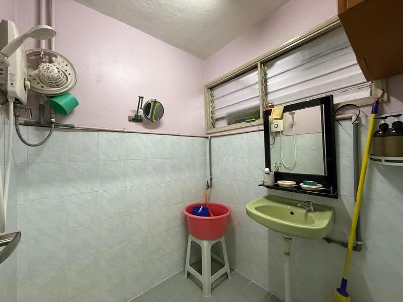 1-storey Terraced House for Sale in Kuchai Lama (Kuala Lumpur) - Yoke Han - Bathroom - PropertyGuru.com.my