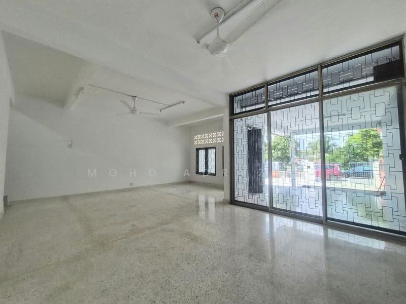 Rumah Teres 2-Tingkat untuk Dijual di Seksyen 10 (Shah Alam) - Mohd Adryzam - Living Room - PropertyGuru.com.my