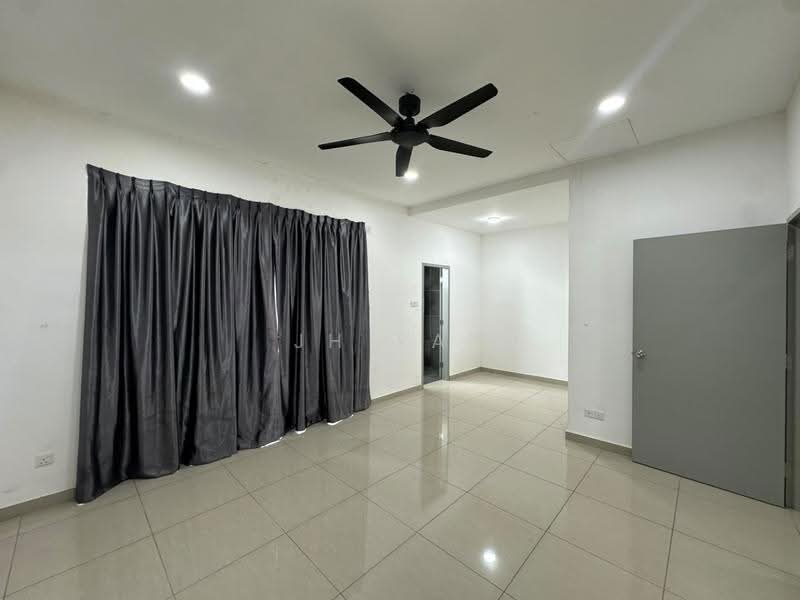 Rumah Teres 2-Tingkat untuk Disewa di Bandar Putra Kulai (Kulai) - JH Yap - Living Room - PropertyGuru.com.my