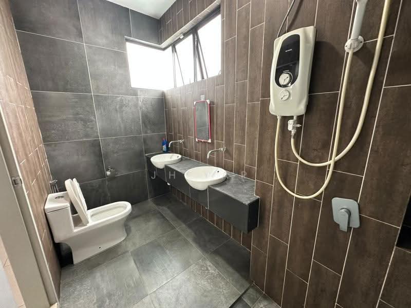 Rumah Teres 2-Tingkat untuk Disewa di Bandar Putra Kulai (Kulai) - JH Yap - Bathroom - PropertyGuru.com.my