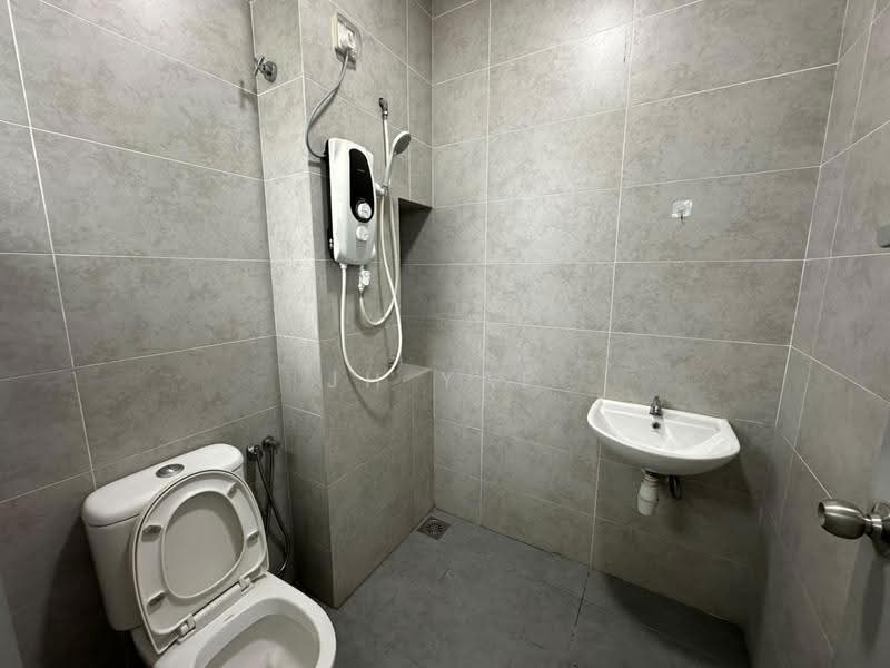 Rumah Teres 2-Tingkat untuk Disewa di Bandar Putra Kulai (Kulai) - JH Yap - Bathroom - PropertyGuru.com.my
