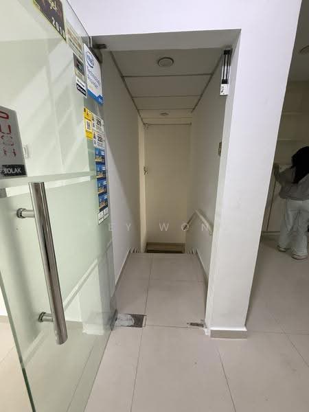 Shop for Rent in SS2 (Petaling Jaya) - Joey Wong - Entrance - PropertyGuru.com.my
