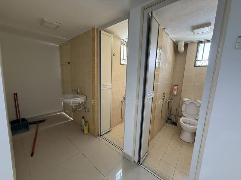 Shop for Rent in SS2 (Petaling Jaya) - Joey Wong - Bathroom - PropertyGuru.com.my