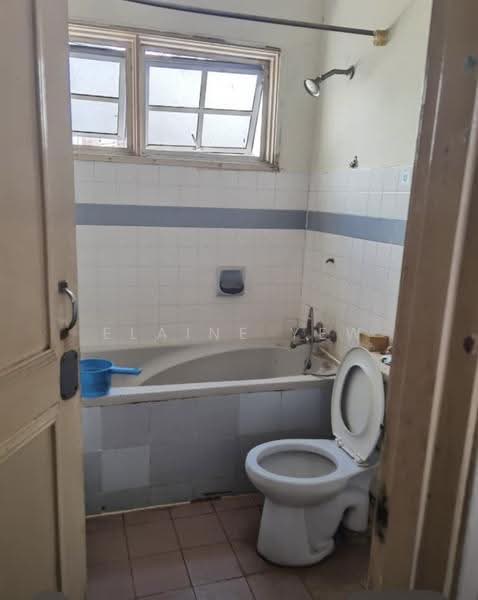 Rumah Bandar untuk Dijual di Jalan Ipoh (Kuala Lumpur) - Elaine Yew - Bathroom - PropertyGuru.com.my