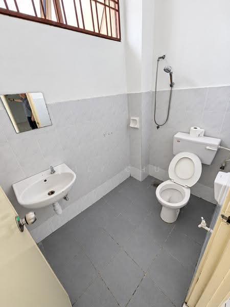 Rumah Teres 2-Tingkat untuk Disewa di Ukay Bistari (Ulu Kelang) - Kelly Chua - Bathroom - PropertyGuru.com.my