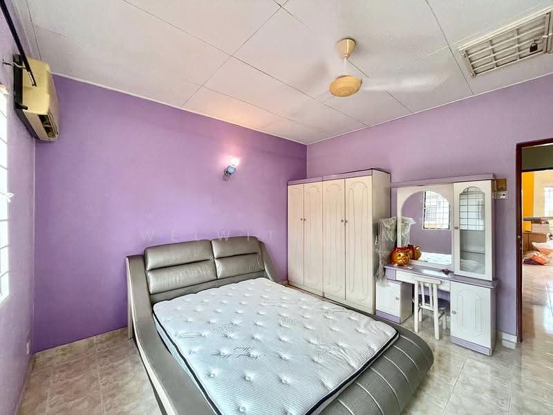 2-storey Terraced House for Sale in Desa Ria (Sungai Ara) - Welwits Sim - Bedroom - PropertyGuru.com.my