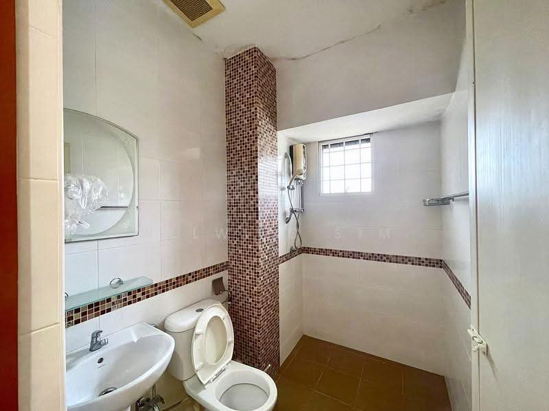 2-storey Terraced House for Sale in Desa Ria (Sungai Ara) - Welwits Sim - Bathroom - PropertyGuru.com.my
